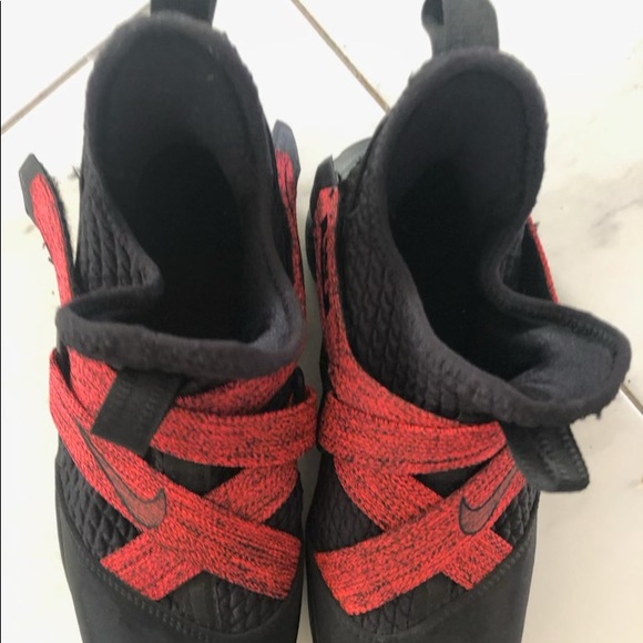 Lebron James shoes - Picture 3 of 3